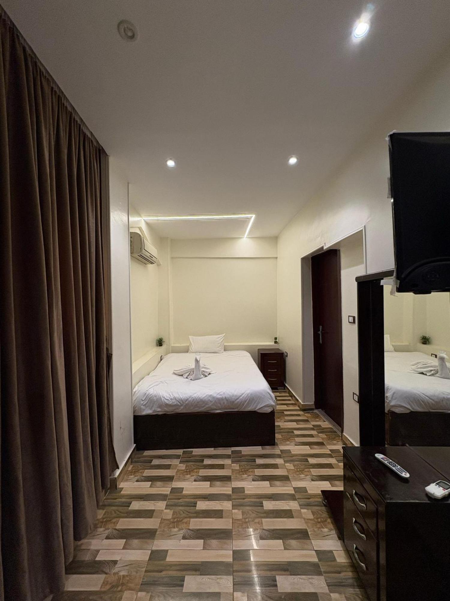 Basha Pyramids Inn Kafrat al Jabal Exterior photo